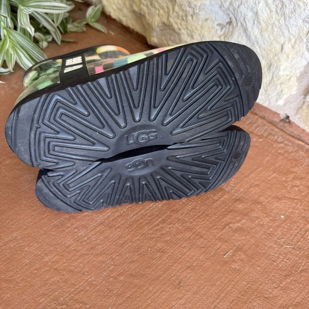 UGG option offer material